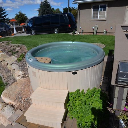 Tacit Shadow Resort Shangri-La King Suite, Gym, Coffee Bar, Hot-Tub, Free Laundry, Food Available Parowan エクステリア 写真