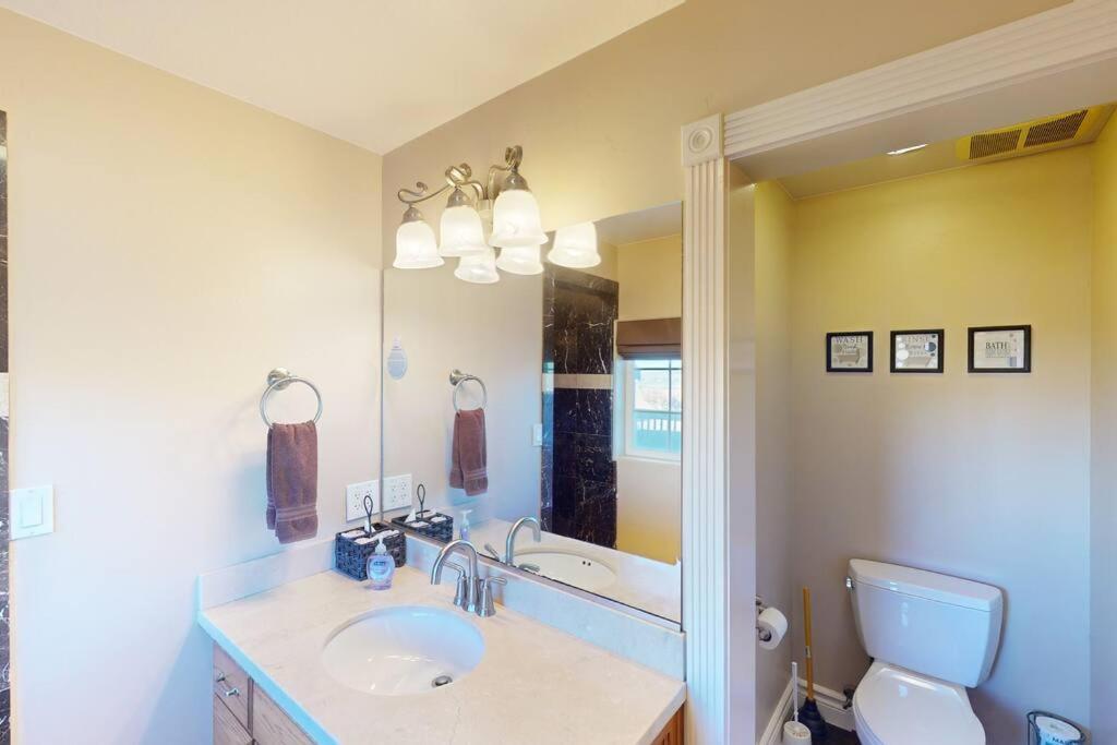 Tacit Shadow Resort Shangri-La King Suite, Gym, Coffee Bar, Hot-Tub, Free Laundry, Food Available Parowan エクステリア 写真