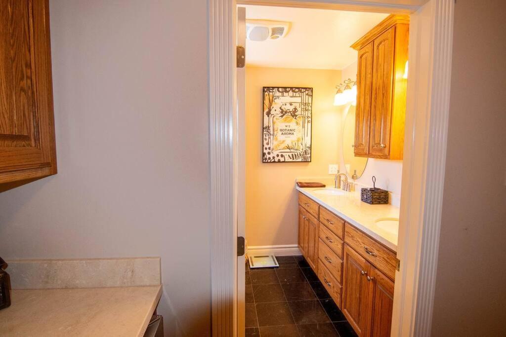 Tacit Shadow Resort Shangri-La King Suite, Gym, Coffee Bar, Hot-Tub, Free Laundry, Food Available Parowan エクステリア 写真