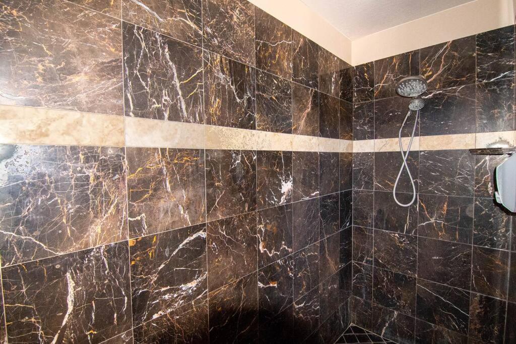 Tacit Shadow Resort Shangri-La King Suite, Gym, Coffee Bar, Hot-Tub, Free Laundry, Food Available Parowan エクステリア 写真