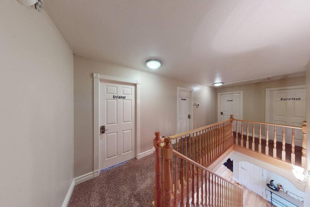 Tacit Shadow Resort Shangri-La King Suite, Gym, Coffee Bar, Hot-Tub, Free Laundry, Food Available Parowan エクステリア 写真