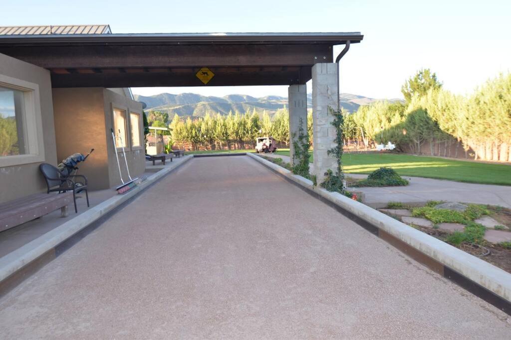 Tacit Shadow Resort Shangri-La King Suite, Gym, Coffee Bar, Hot-Tub, Free Laundry, Food Available Parowan エクステリア 写真