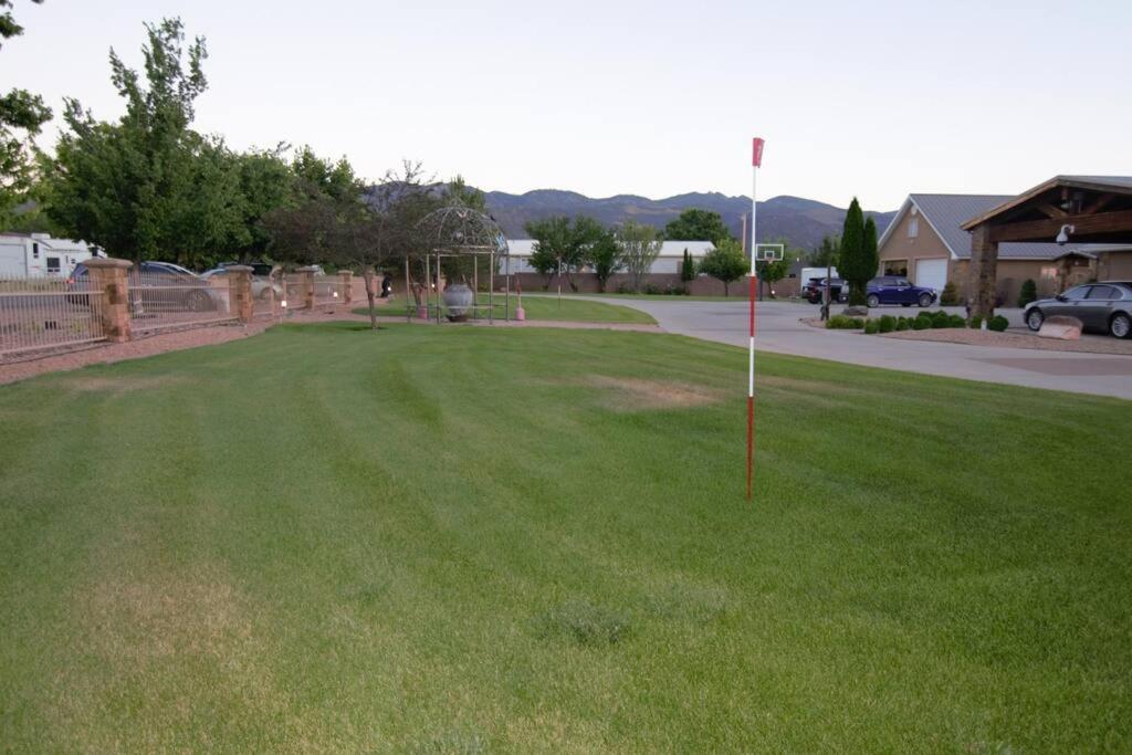 Tacit Shadow Resort Shangri-La King Suite, Gym, Coffee Bar, Hot-Tub, Free Laundry, Food Available Parowan エクステリア 写真