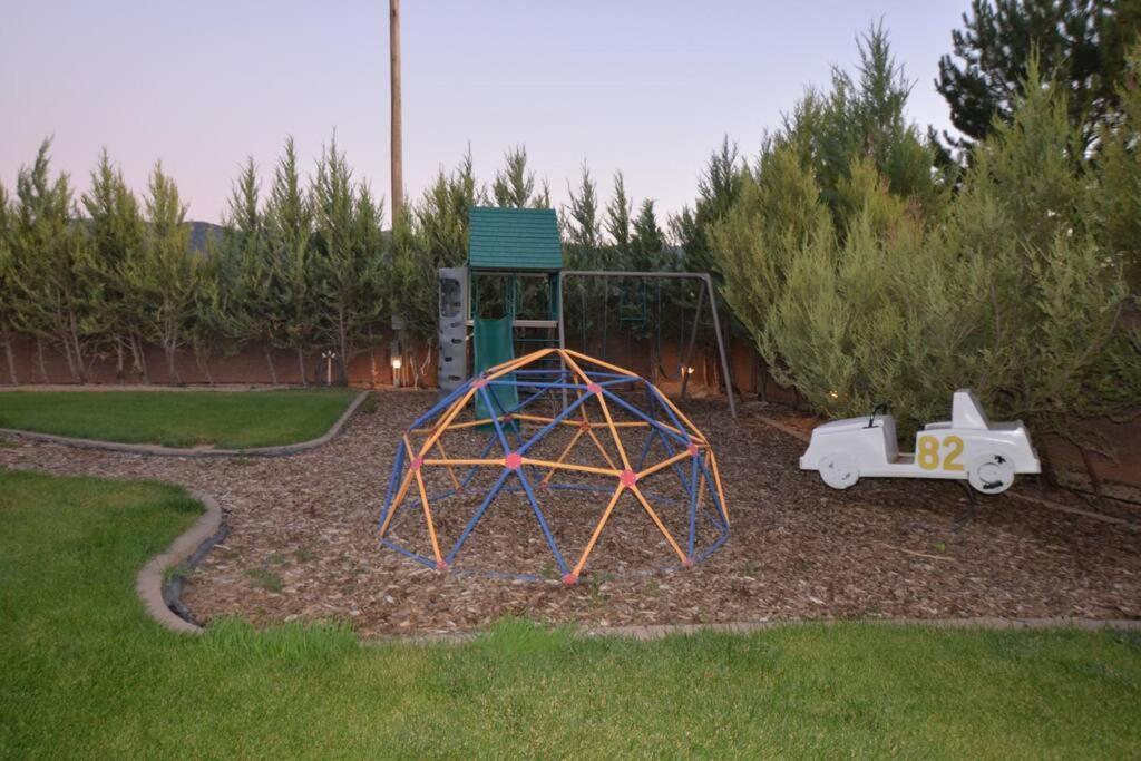 Tacit Shadow Resort Shangri-La King Suite, Gym, Coffee Bar, Hot-Tub, Free Laundry, Food Available Parowan エクステリア 写真