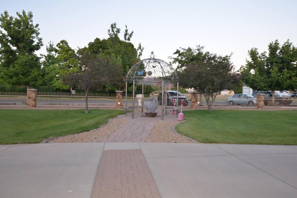 Tacit Shadow Resort Shangri-La King Suite, Gym, Coffee Bar, Hot-Tub, Free Laundry, Food Available Parowan エクステリア 写真