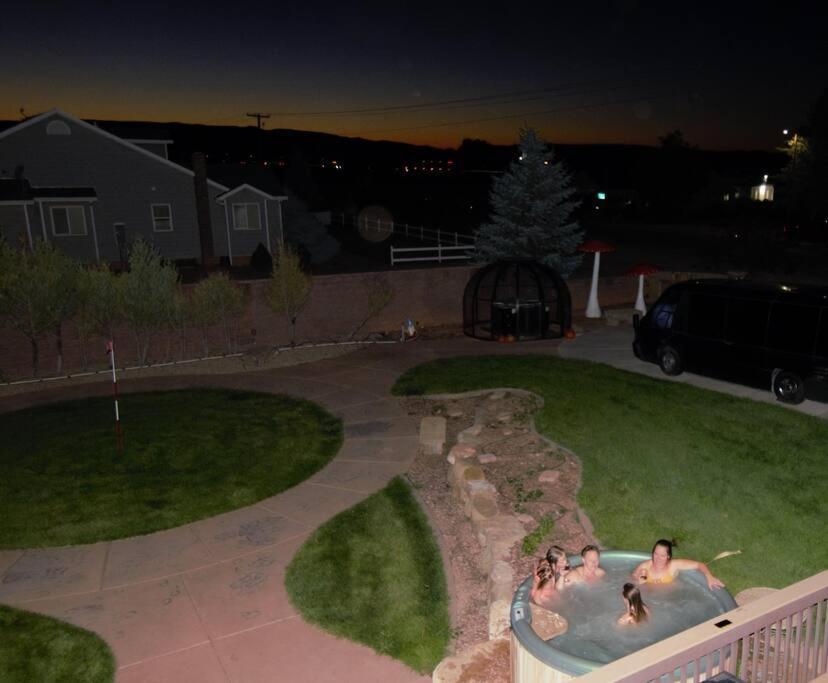 Tacit Shadow Resort Shangri-La King Suite, Gym, Coffee Bar, Hot-Tub, Free Laundry, Food Available Parowan エクステリア 写真
